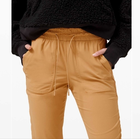 ❤️ LULULEMON BEYOND THE STUDIO HIGH RISE JOGGERS IN GOLD BUFF, 4 - Picture 3 of 11